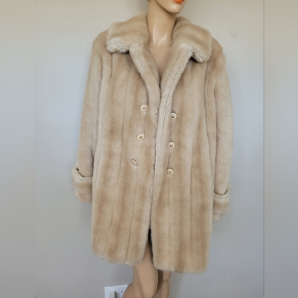 St John, faux fur coat - Picture 3 of 10